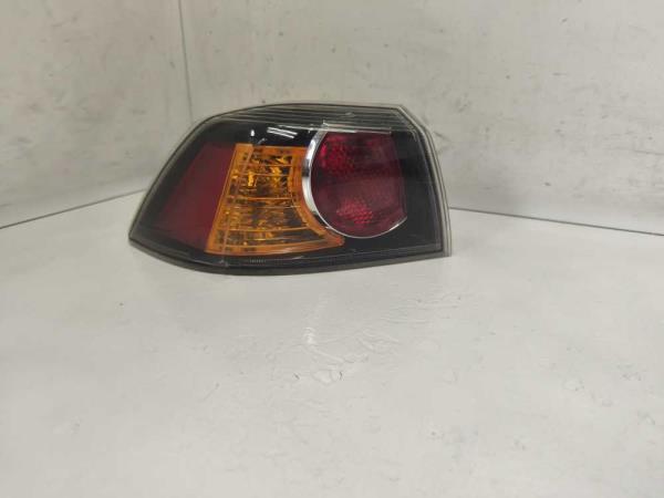 FEU ARRIERE GAUCHE MITSUBISHI - Vue 1